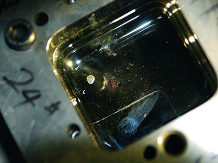 <a href='http://m.phrisa.com/product/3.htm' class='text_a'>模具激光焊機(jī)</a>修復(fù)鏡面模具效果